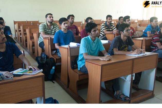 The first batch of 30 students of the IDDD programme on Data Science: IIT-M